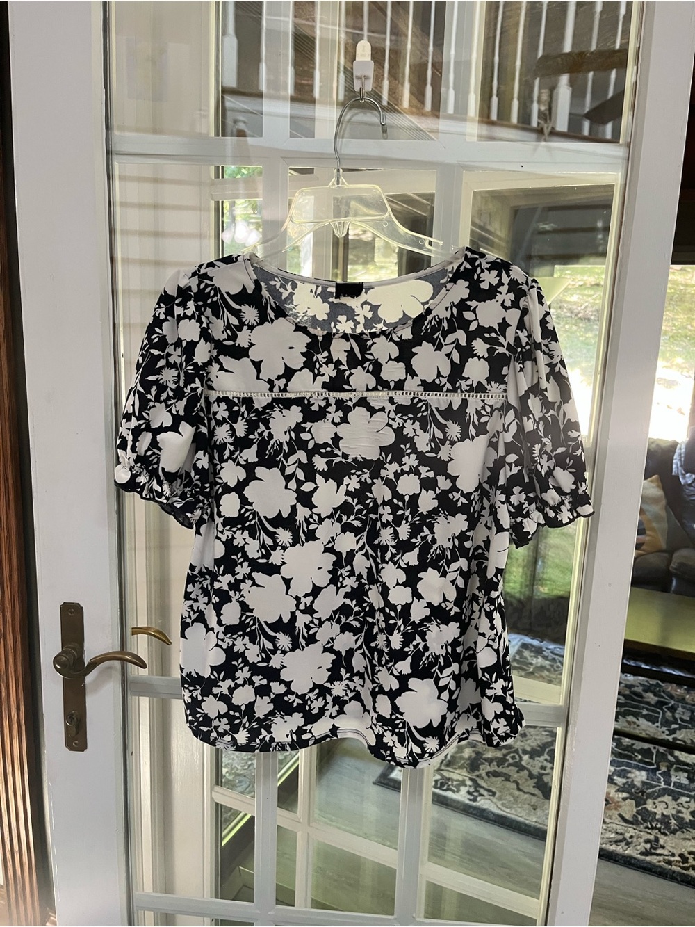 MK Boutique Black & White Floral Puff Sleeve Blouse